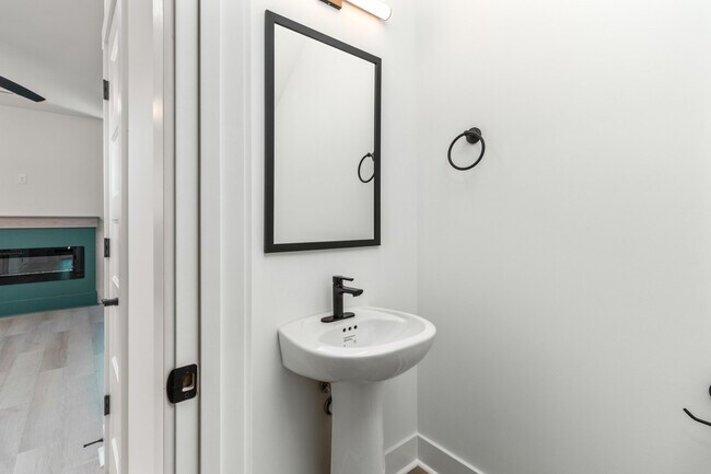 Building Photo - 11 Dutch Dr