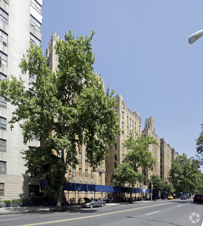 1005 Jerome Ave - Park Plaza Apartments