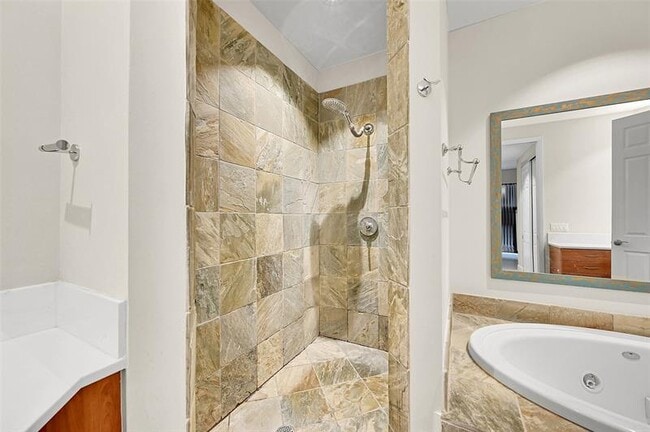 Building Photo - 2633 NE 14th Ave