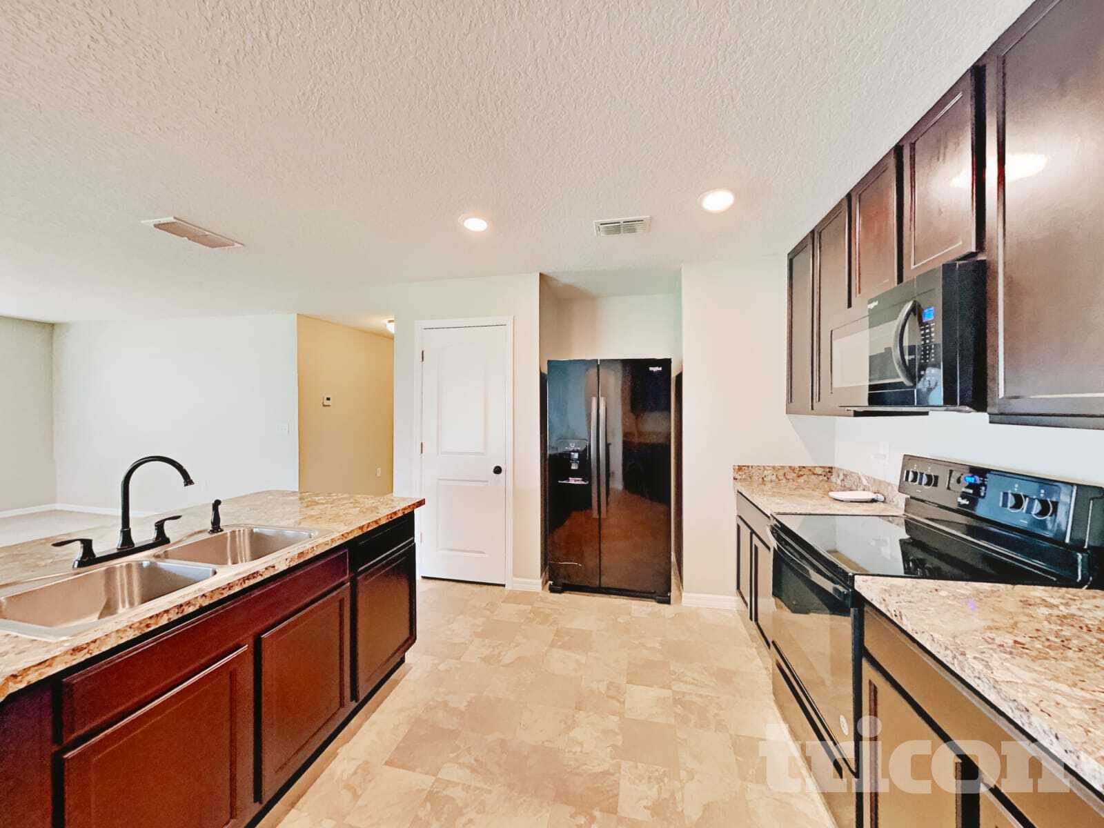 Building Photo - 10614 Massimo Dr