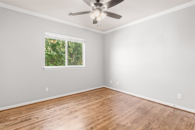 Building Photo - 112 White Dr