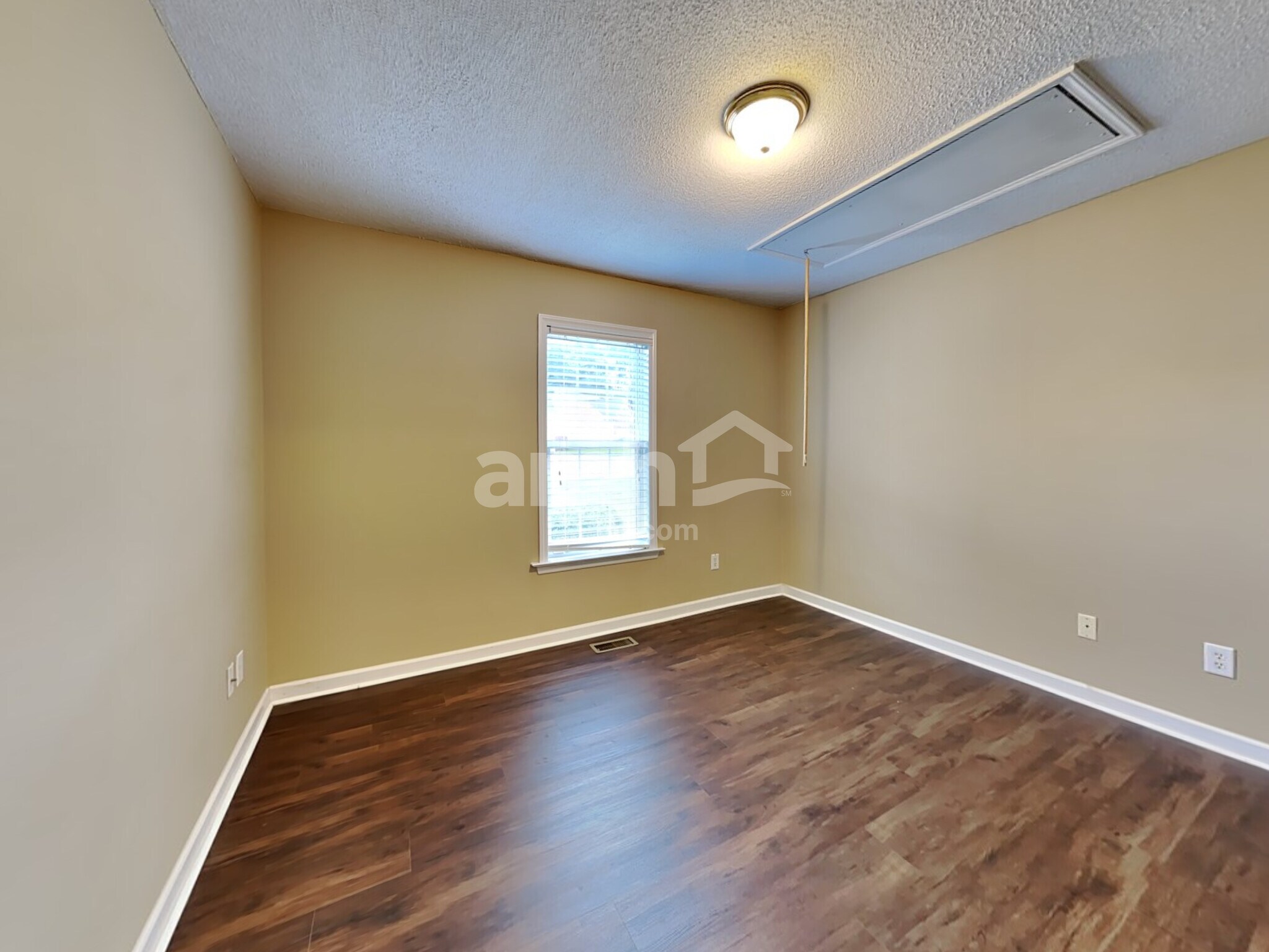 Building Photo - 728 Kavkaz St