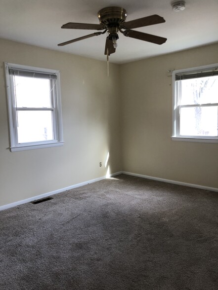 BEDROOM - 5112 Hollywood Rd