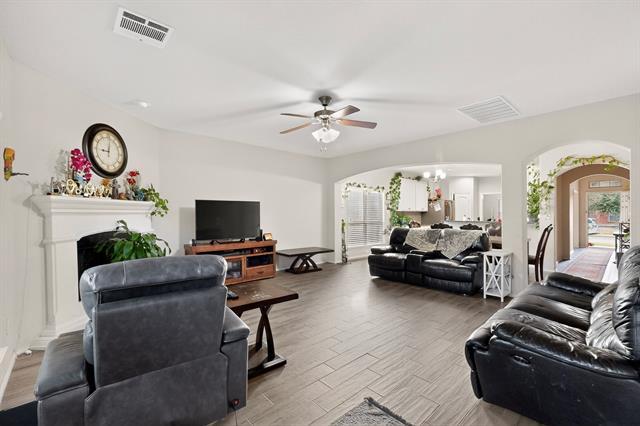 Building Photo - 525 Rustic Oak Ln