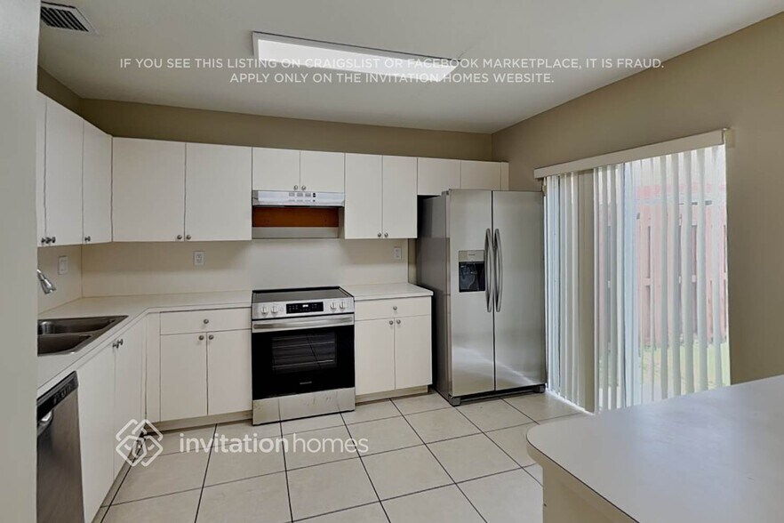 Building Photo - 5927 SW 163rd Ave