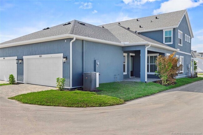 Building Photo - 823 SW Pr Ave