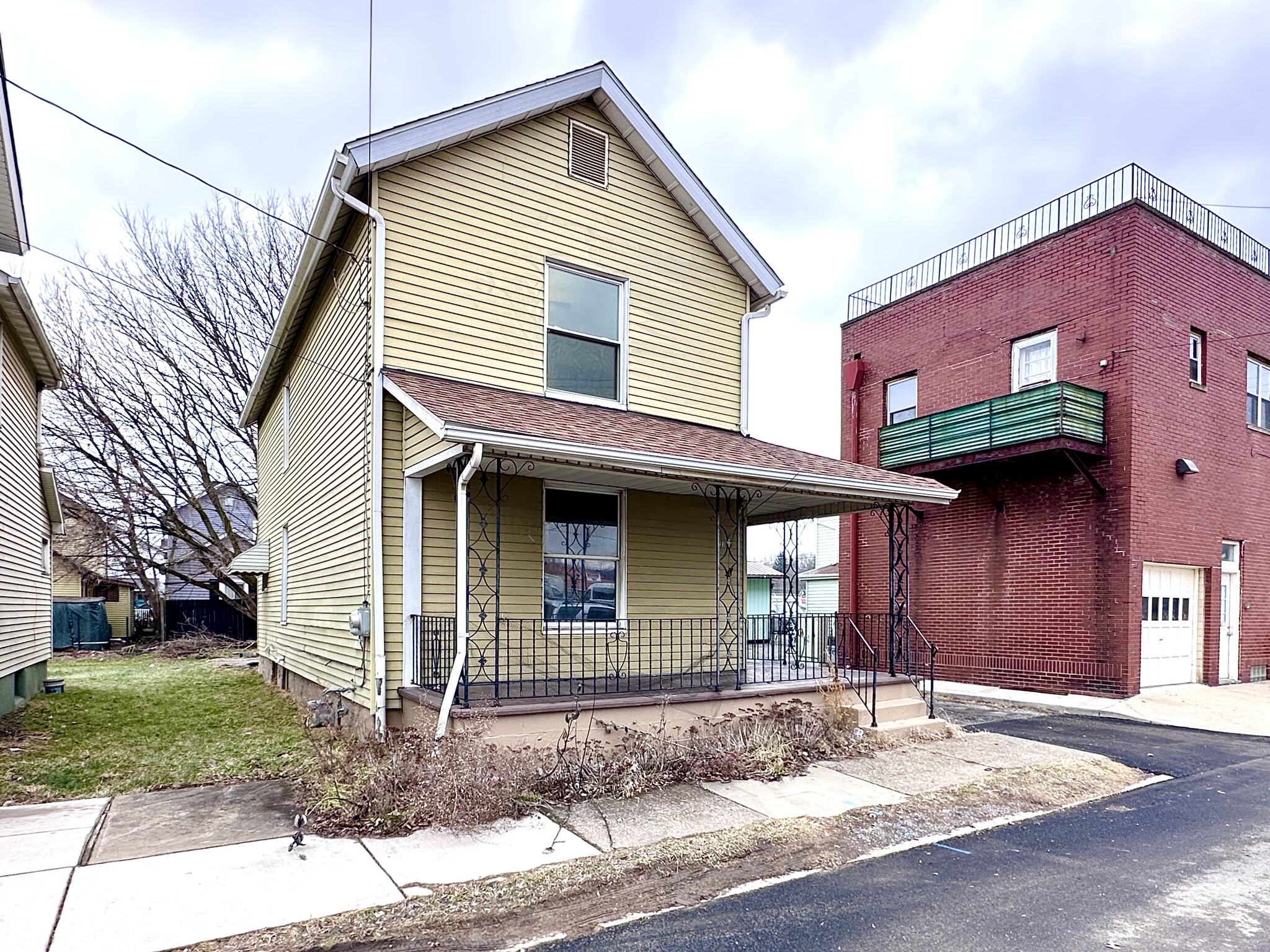 Building Photo - 115 E Home St