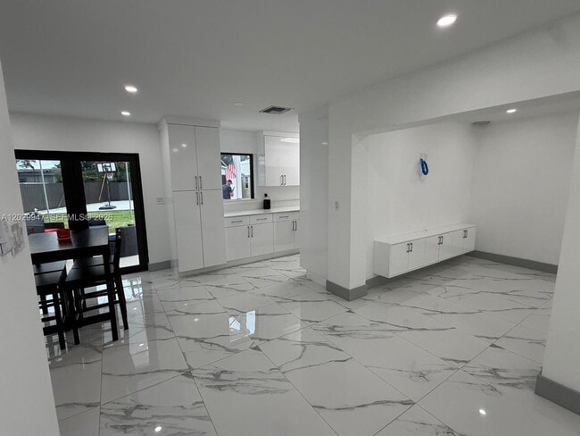 Building Photo - 5350 NW 174th Dr