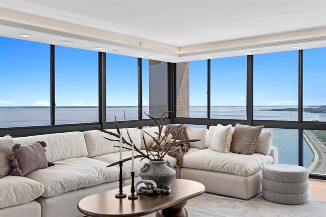 Building Photo - 3301 Bayshore Blvd