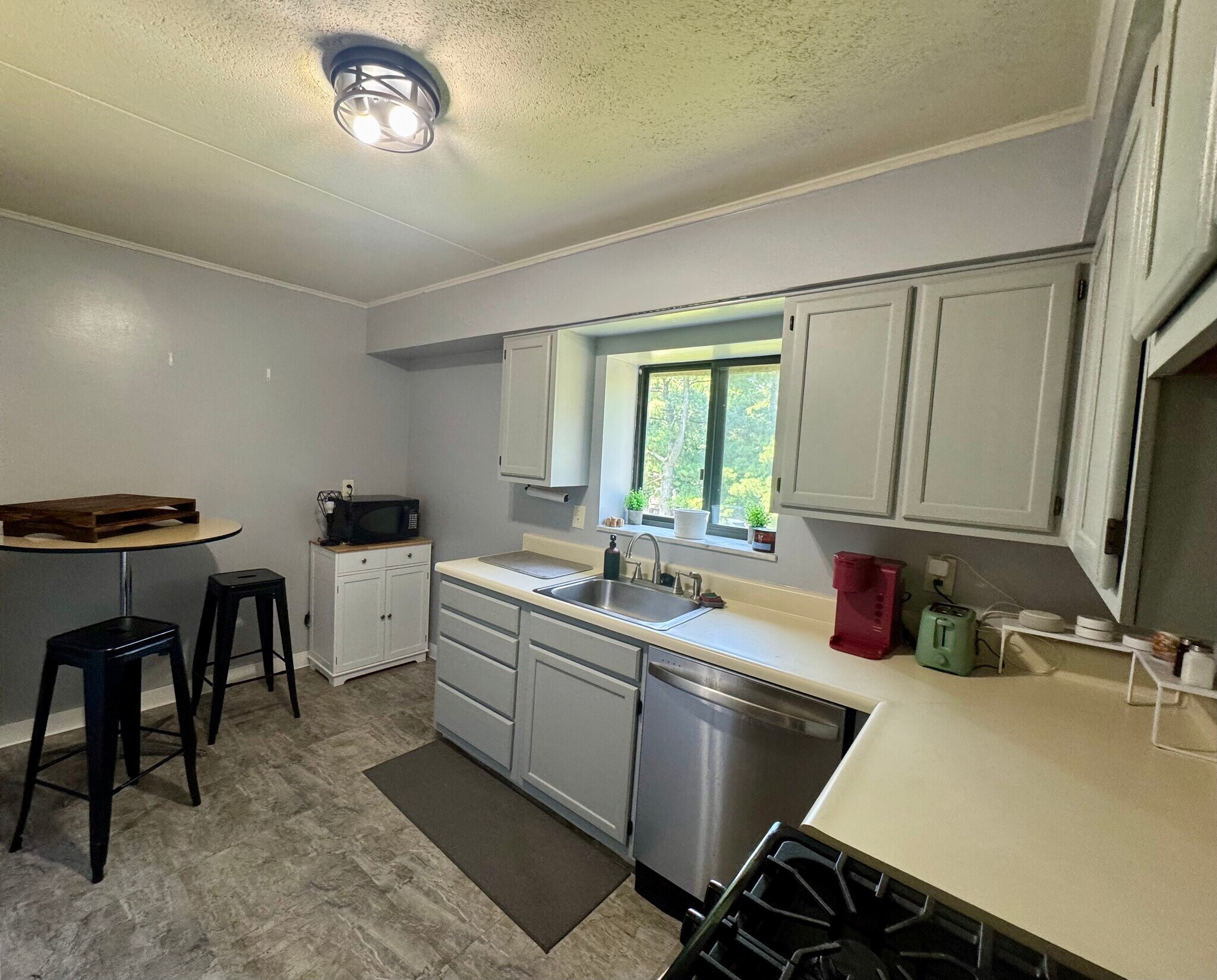 Building Photo - 1532 Forest Green Dr