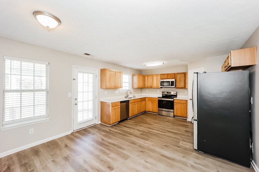 Building Photo - 4021 Castle Way Dr