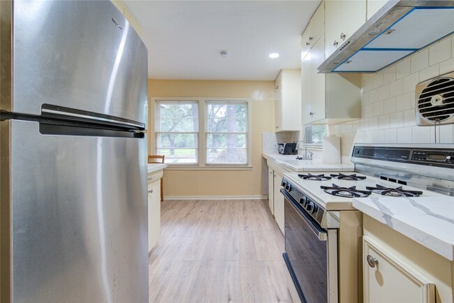 Building Photo - 4046 Woodfin St