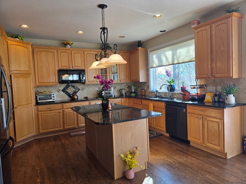 Building Photo - 9536 W Avalon Dr