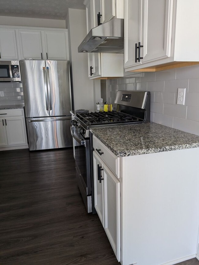 Building Photo - Spacious 4-bedroom, 3.5-bath home in Tipp City, OH