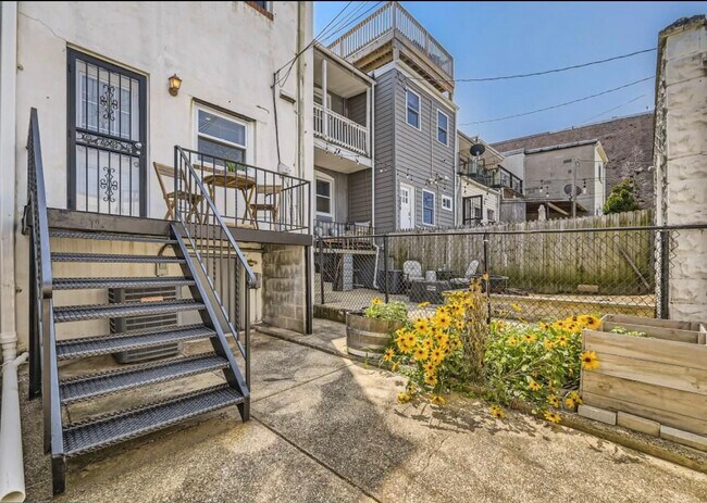 Building Photo - 230 S Highland Ave