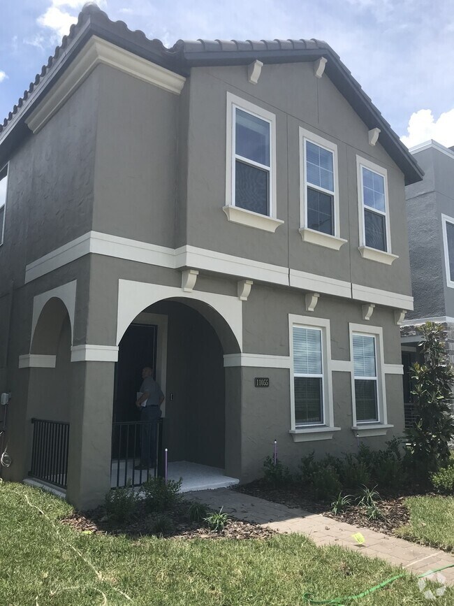Building Photo - 4 Bedroom at Westside Village Heart of Win...