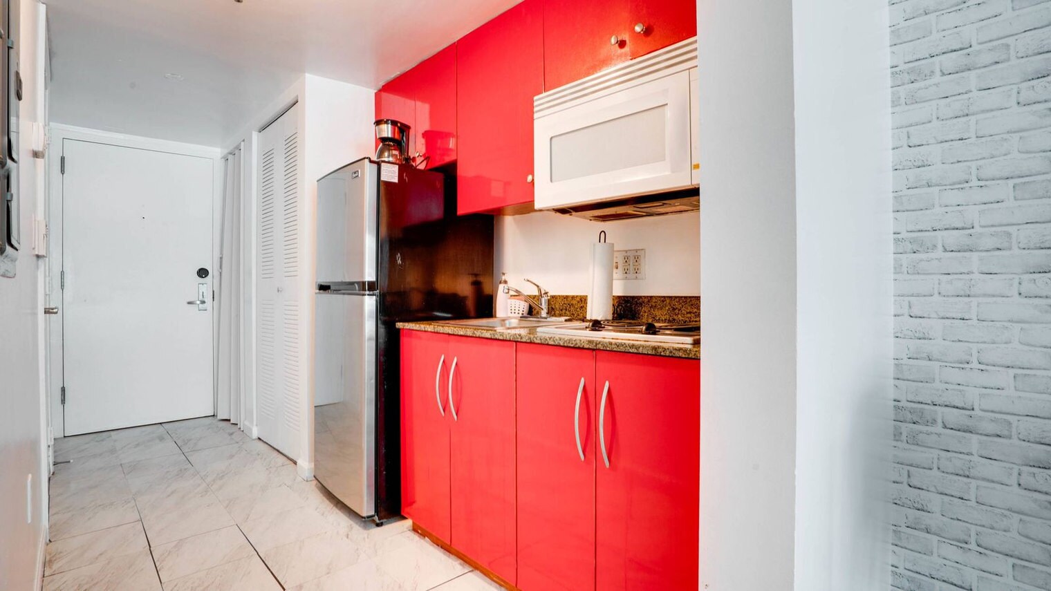 Building Photo - 1 SE 12th St