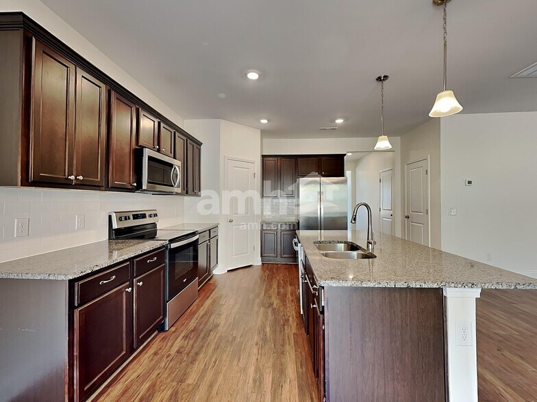 Building Photo - 5969 Hagar Vly Dr