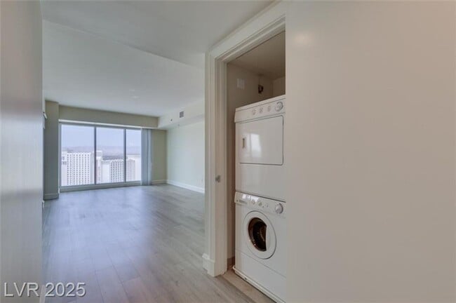 Building Photo - Luxury High-Rise Living at SKY | 29th Floo...