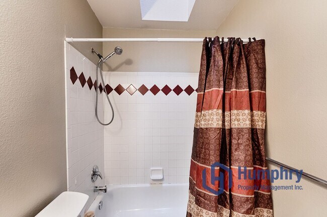Building Photo - Charming home minutes from Settler's Park