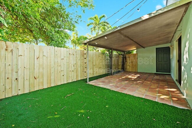 Building Photo - 826 SW 14th St