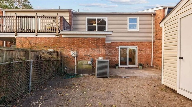 Building Photo - 1072 Level Green Blvd