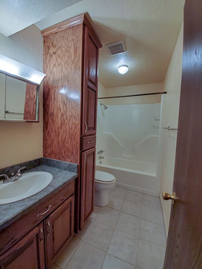 Building Photo - 3 Bed brick home in Tecumseh