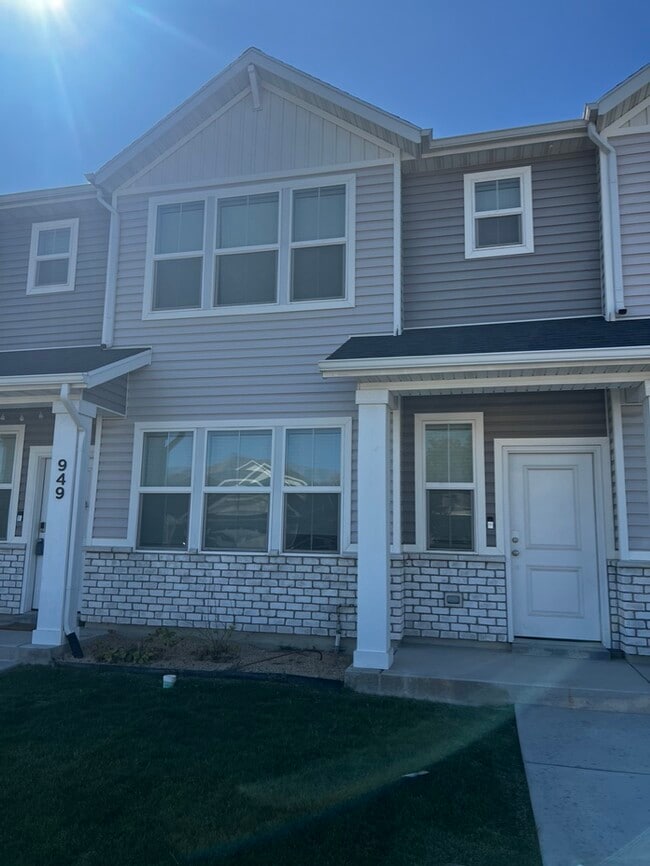 Building Photo - 953 N 900 W