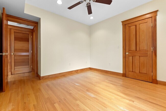 Building Photo - 50 Maple St