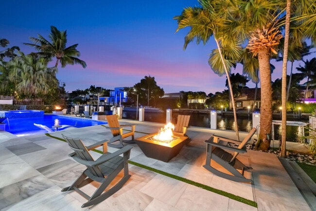 Building Photo - 334 Isle of Capri Dr