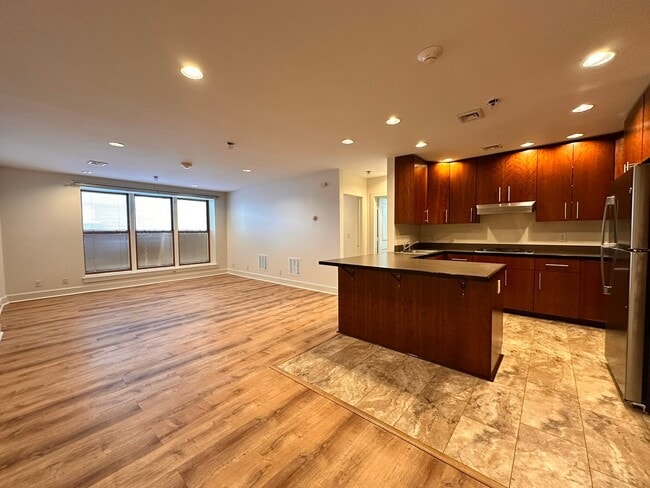 Building Photo - 523 2nd Ave