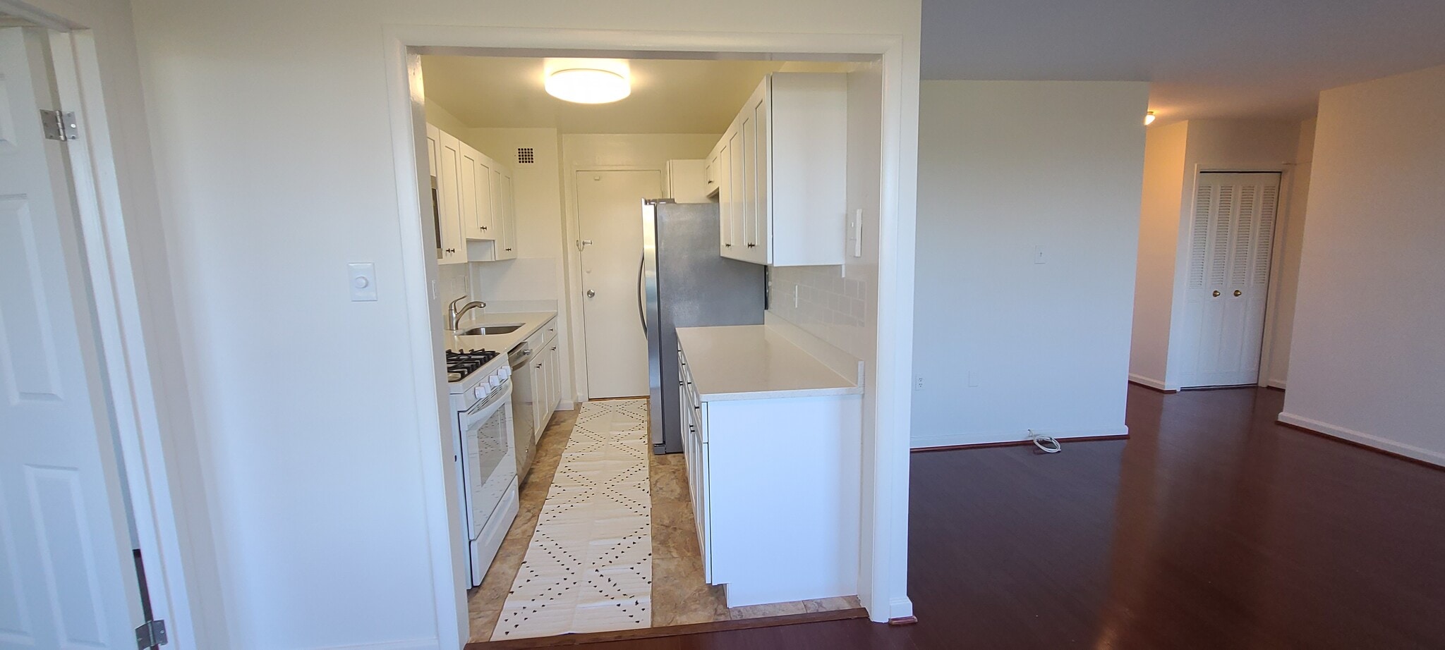 Building Photo - 10401 Grosvenor Pl