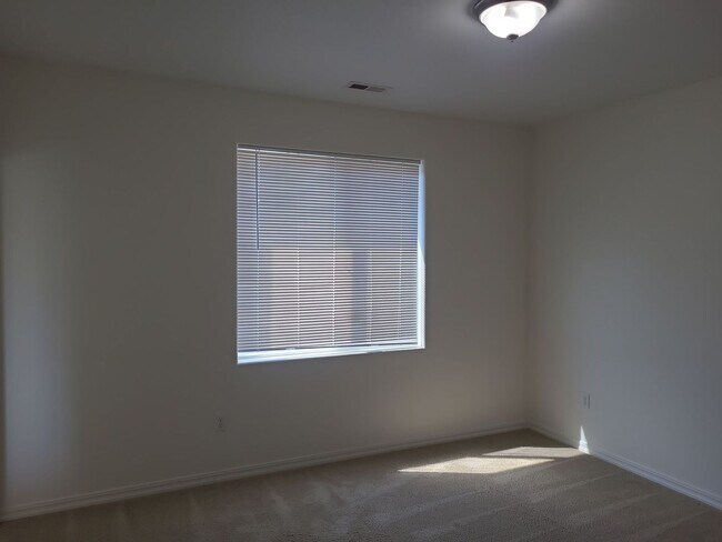 Building Photo - Sage Vista Home with Garage & All Appliances