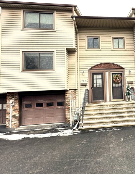 Primary Photo - 362 Cameco Cir