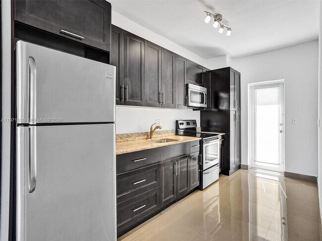 Building Photo - 540 74th St