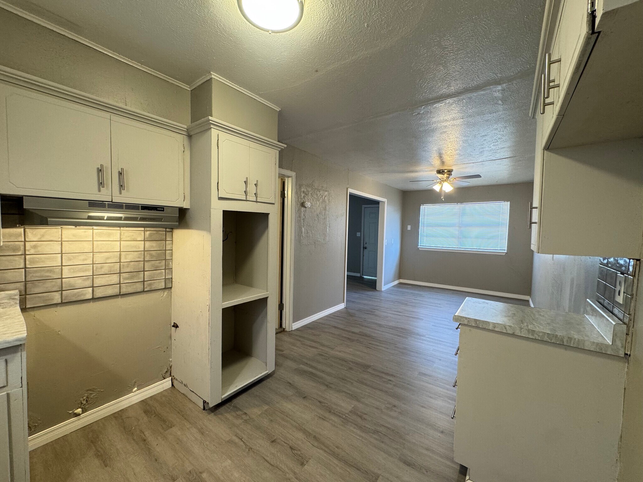 Building Photo - 9111 N Walker Ave