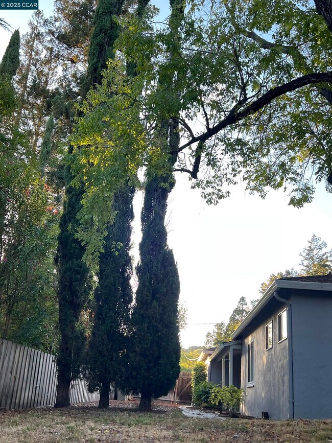 Building Photo - 520 Dawkins Dr