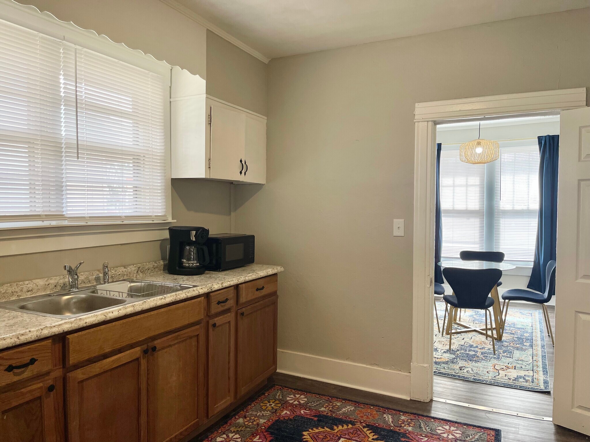 Kitchen Cabinets - 914 W College St