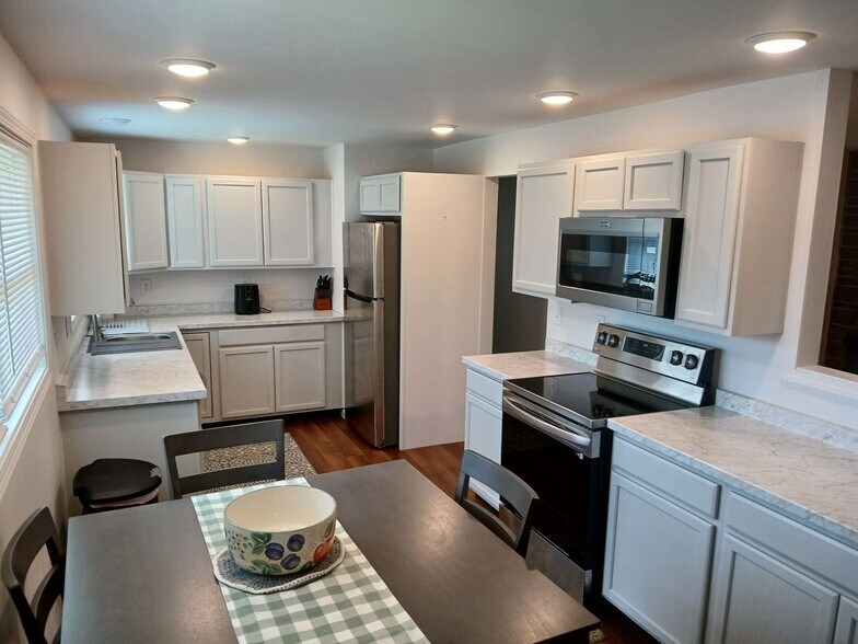 Building Photo - 6365 Wager Dr