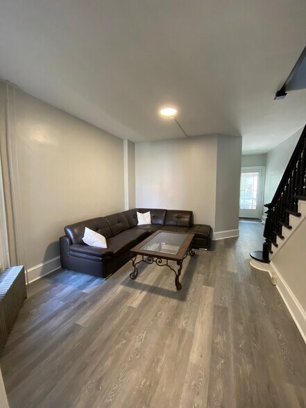 Building Photo - 469 Montclair Ave