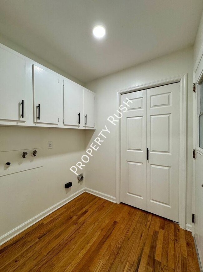 Building Photo - 7339 Brookside Dr