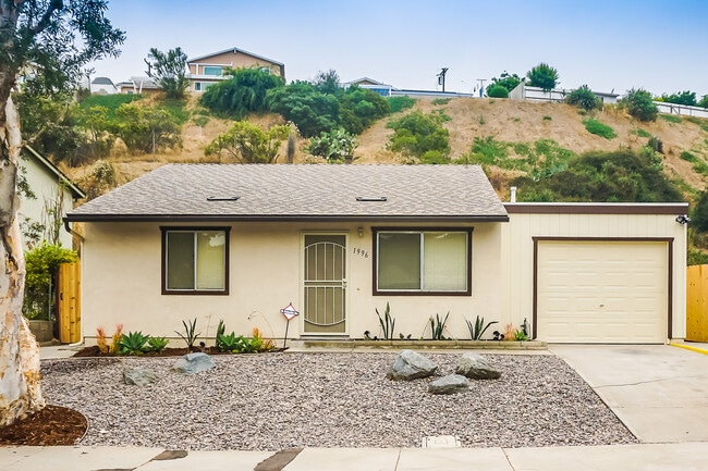 Building Photo - Detached home centrally located in Linda V...