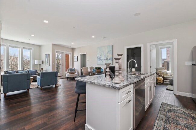 Building Photo - 734 South St