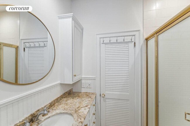 Building Photo - 710 Montauk Hwy