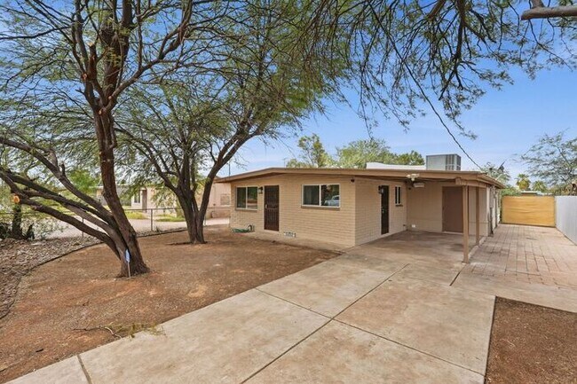 Building Photo - Bright 3-Bed Tucson Rental Home with Expansive Fenced Backyard Near U of A
