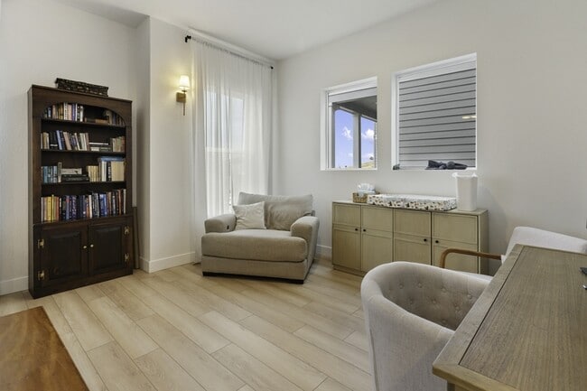 Building Photo - 4474 Peak Crst Vw