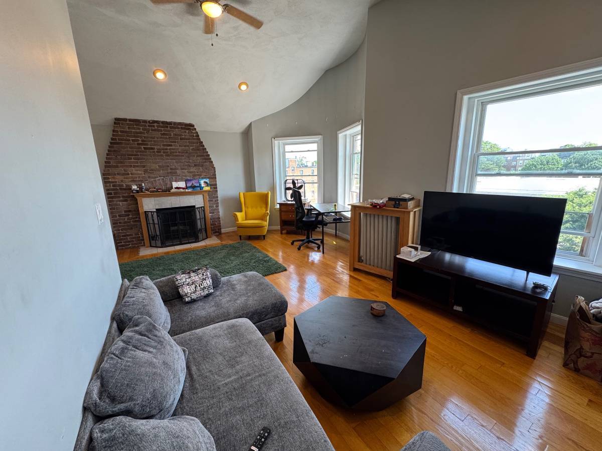 Entertainments Area - 154 Harvard St