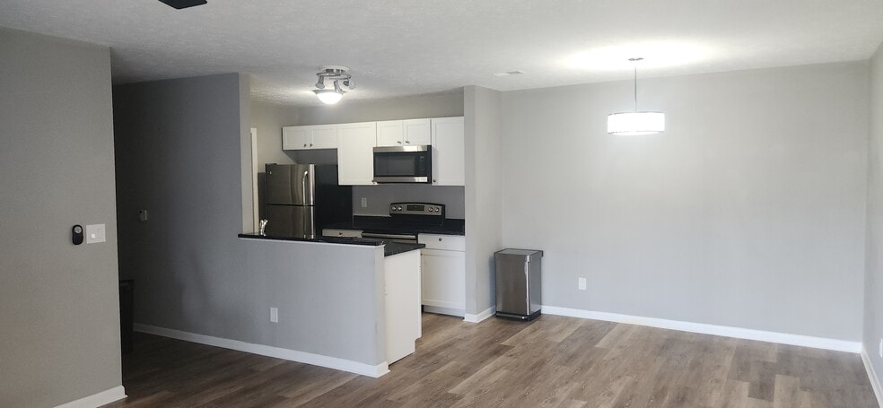 Building Photo - 8854 Eagleview Dr