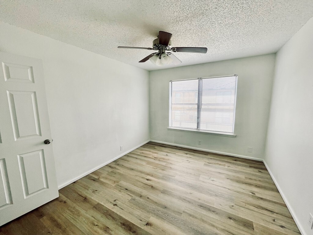 Building Photo - 1203 Redwood St