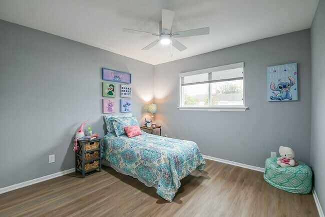 Building Photo - 7931 Ellinger Ln